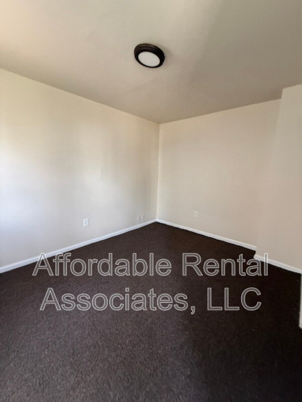 Building Photo - 1425 S 11th St