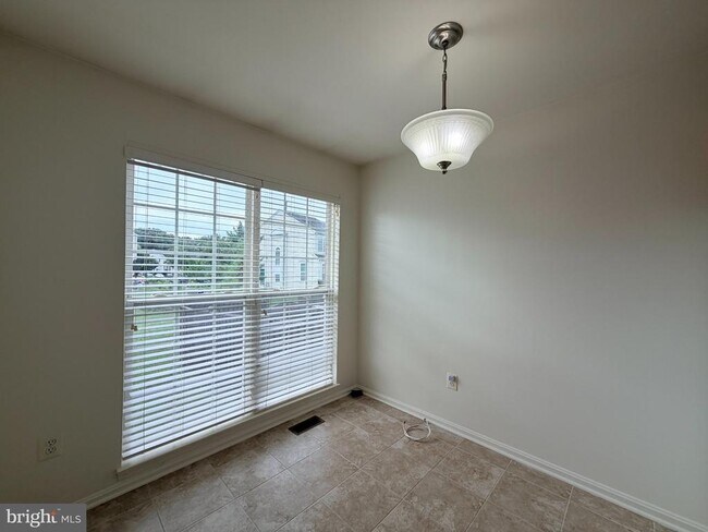 Building Photo - 125 Hidden Hill Cir