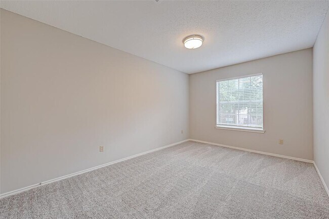 Building Photo - 2230 Bent River Dr