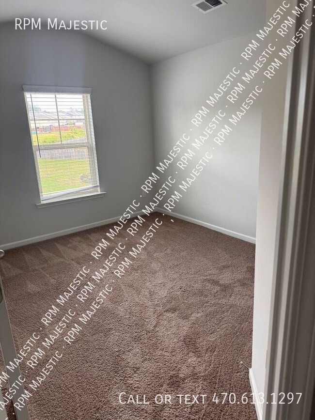 Building Photo - 925 Lakehaven Ln