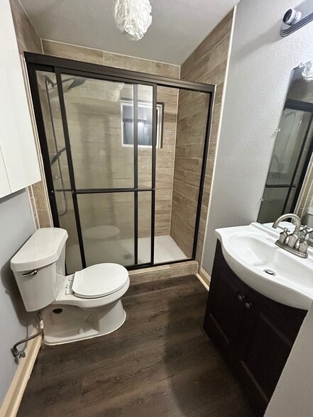 Building Photo - 5767 Belcrest St