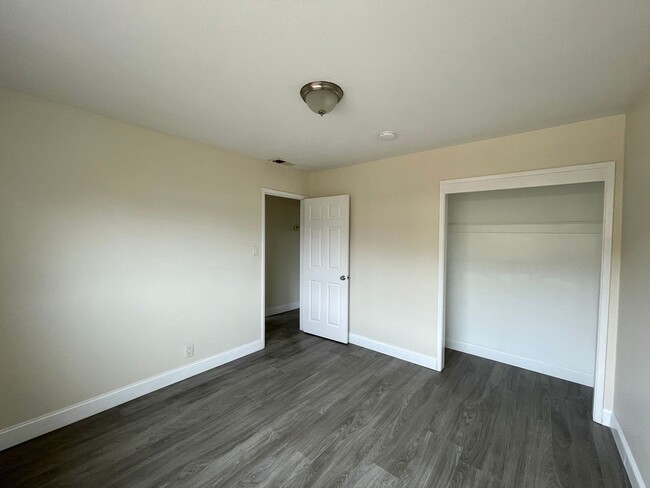 Building Photo - Petaluma: Single Level Home With Updated F...