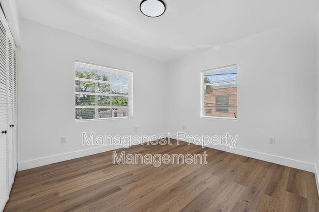 Building Photo - 614 SW 19th Ave