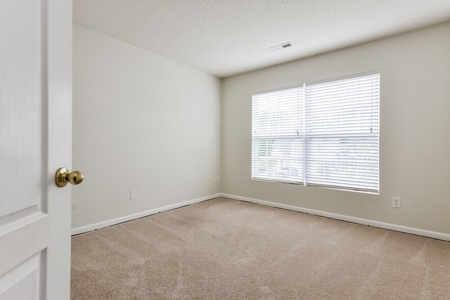 Building Photo - 225 Honeywell Way