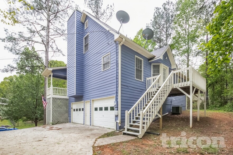 Building Photo - 16 Little John Way