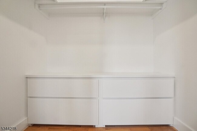 Building Photo - 51 New St