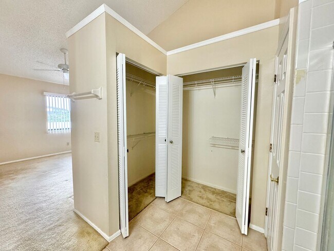 Building Photo - Winterset Condo