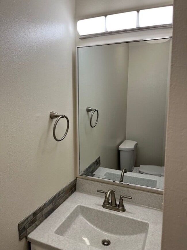 Building Photo - Pleasant Gunbarrel home 3/2.5/2 car