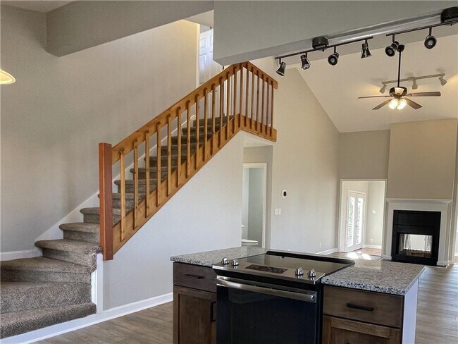 Building Photo - 3492 Point View Cir