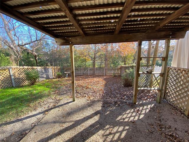 Building Photo - 606 Old Country Rd