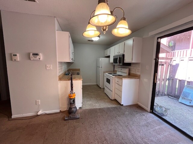 Building Photo - 3576 Torbay Dr
