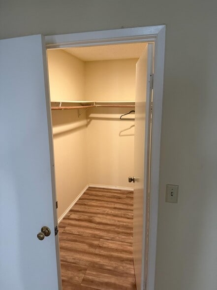Building Photo - 853 Harper Ct