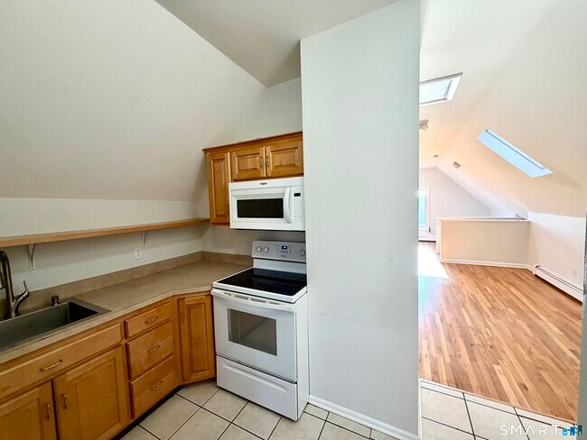 Building Photo - 410 Davidson St