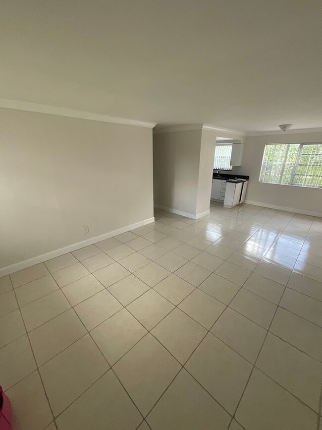 Building Photo - 2b1b Apartment -Now Available- Located in San Souci/ North Miami *Great Location*