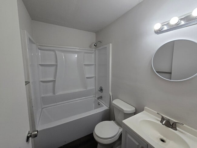 Building Photo - Charming 3 bed 1 bath!