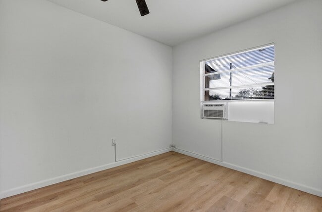 Building Photo - Charming Updated 1-Bedroom Home with Modern Kitchen & Cozy Front Patio