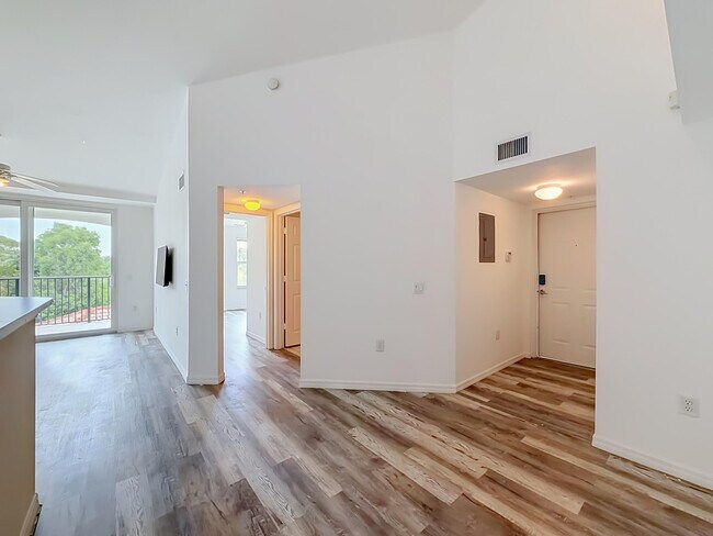 Building Photo - 1119 Villa Cir