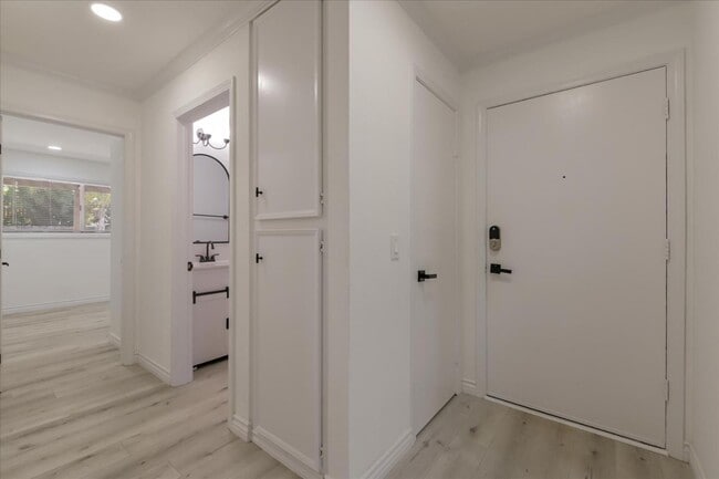 Building Photo - 9175 Campina Dr