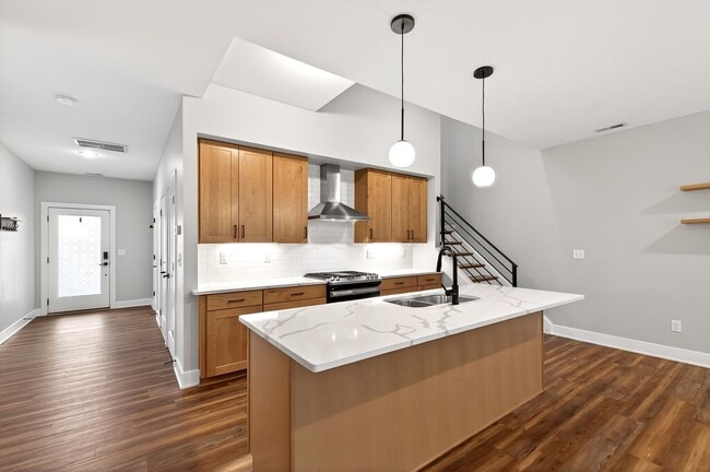 Building Photo - Modern 3BR Townhome in Millbank Village!