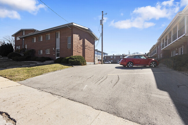 Building Photo - 403 W 87 Pl