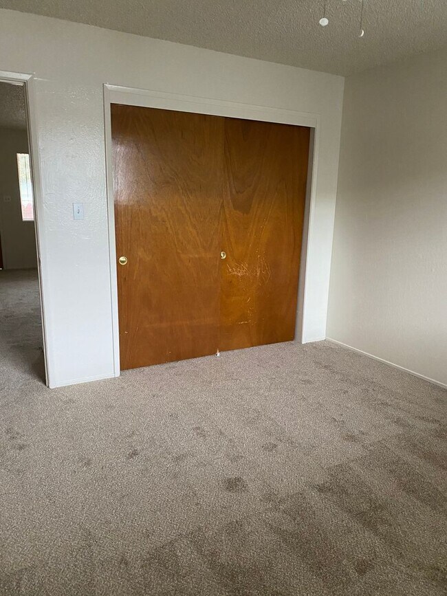 Building Photo - 1235o