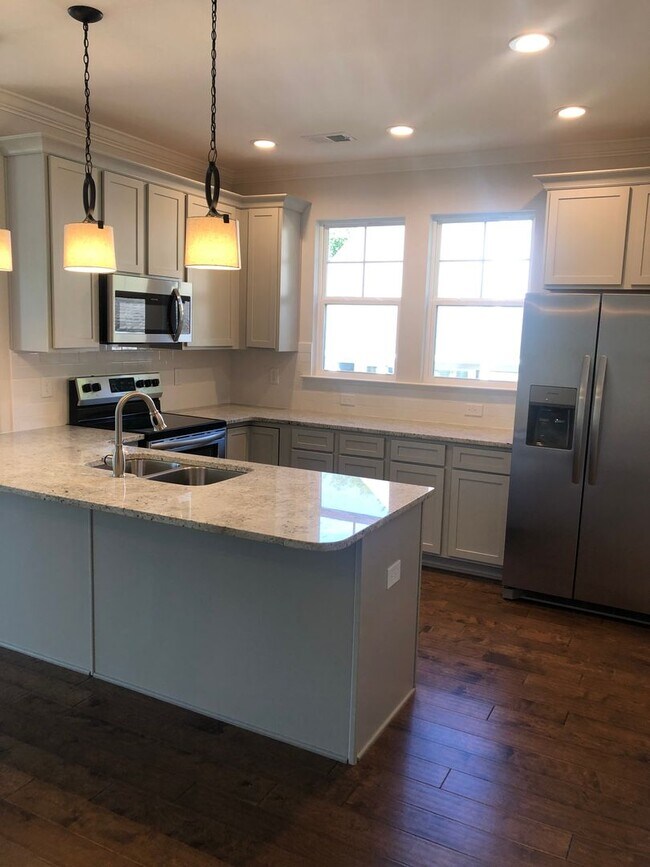 Building Photo - Greenville, 3BD/2.5, 1641SF