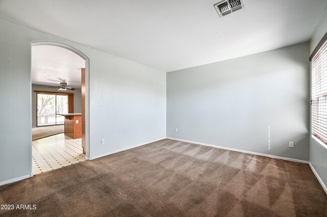 Building Photo - 808 W Roeser Rd