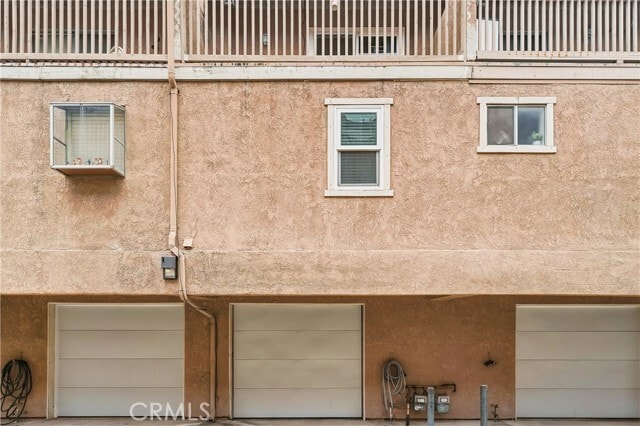 Building Photo - 334 S Walnut Ave