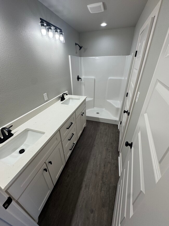 Building Photo - 341 Woodstock Ln