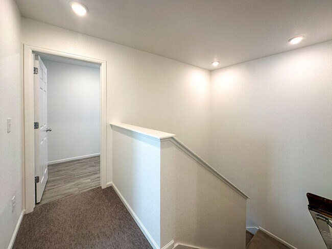 Building Photo - Senderos Creek 3bd paired home