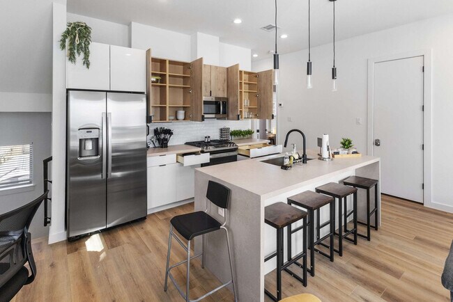 Building Photo - 6740 Peerless St