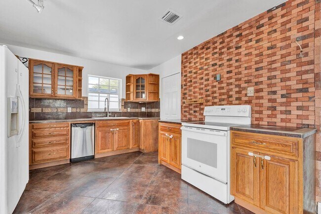 Building Photo - 9750 SW 74th St