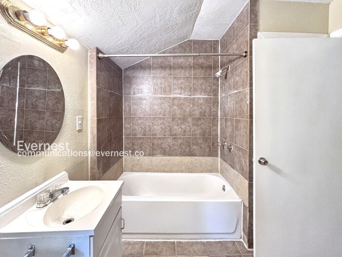 Building Photo - 815 Roosevelt