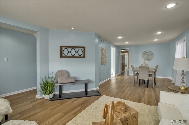 Building Photo - 990 Hertel Ave