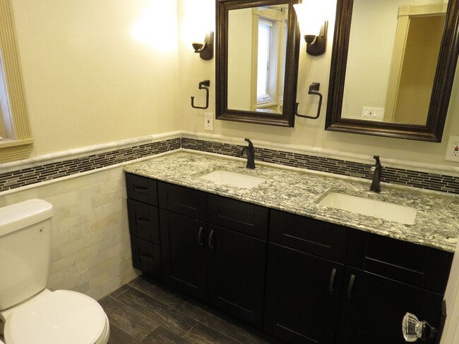Building Photo - Totally Updated 3 Bed / 2.5 Bath