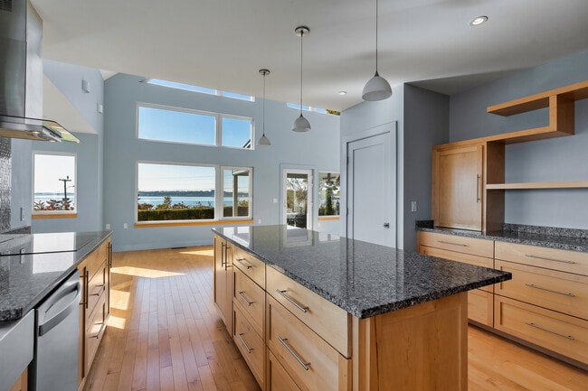 Building Photo - 1 Shoreline Dr