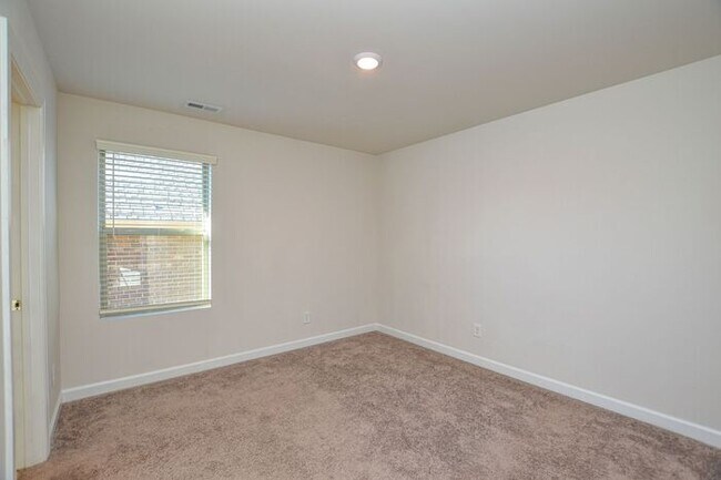 Building Photo - Like New All Brick Home in Mint Hill!