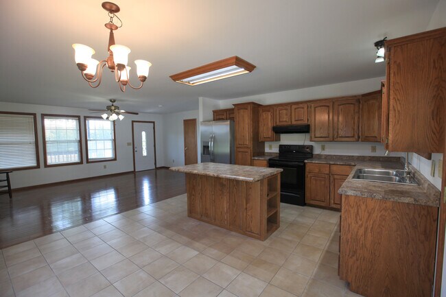 Building Photo - 1042 Murray-Kittrell Rd
