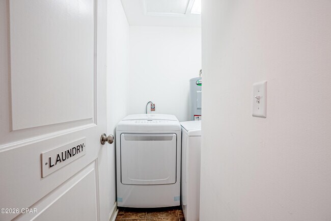 Building Photo - 1112 Colorado Ave