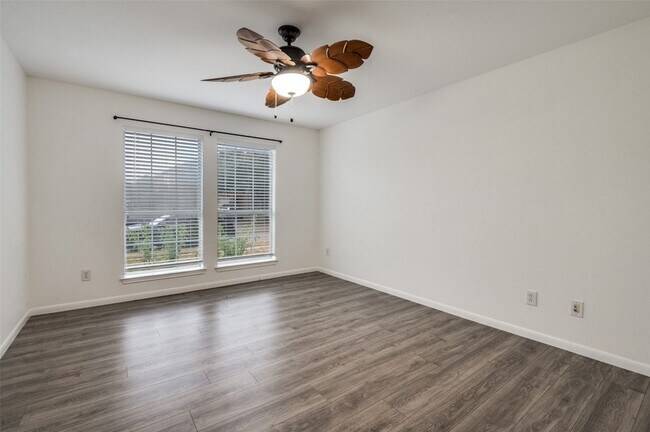 Building Photo - 5904 Mariposa Dr