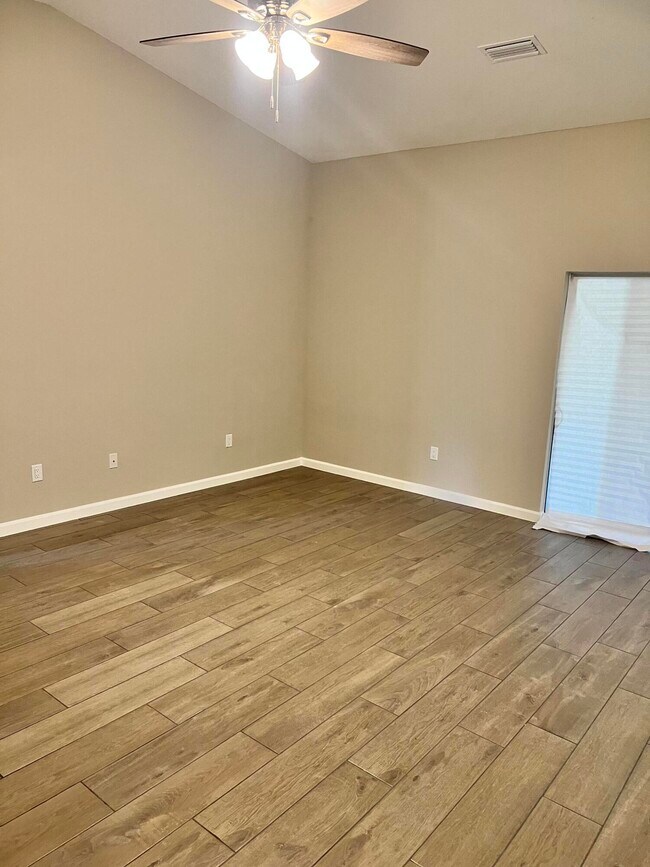 Building Photo - 5951 NW Baynard Dr