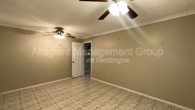 Building Photo - 2410 Sable Dr