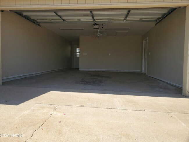 Building Photo - 3624 E Hearn Rd