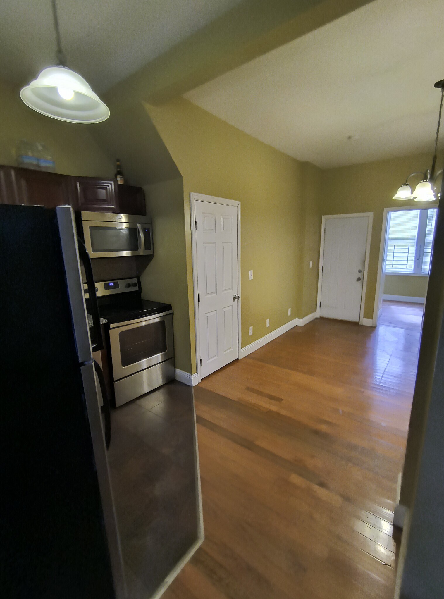 Building Photo - 1841 W Huntingdon St