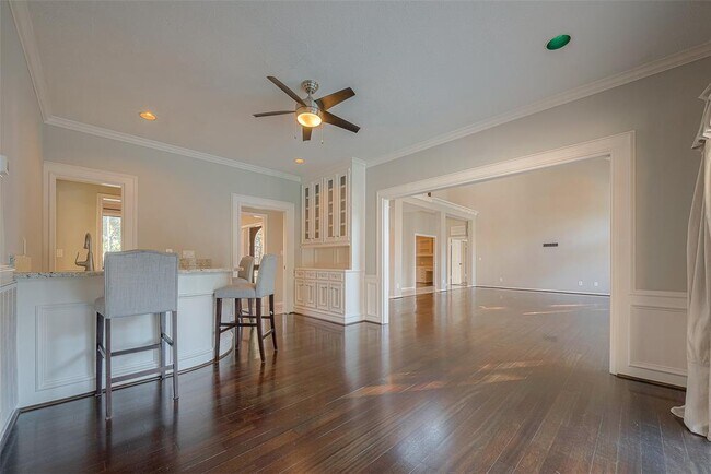 Building Photo - 15714 Sylvan Lake Dr