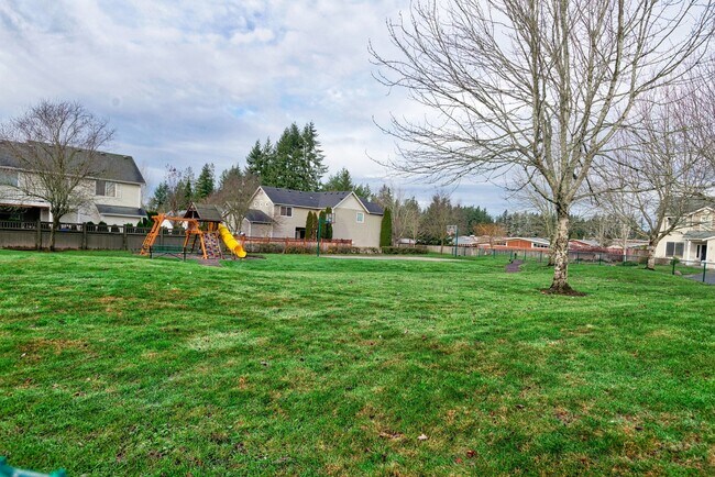 Building Photo - 4 Bedroom 2.5 Bath Home in Puyallup