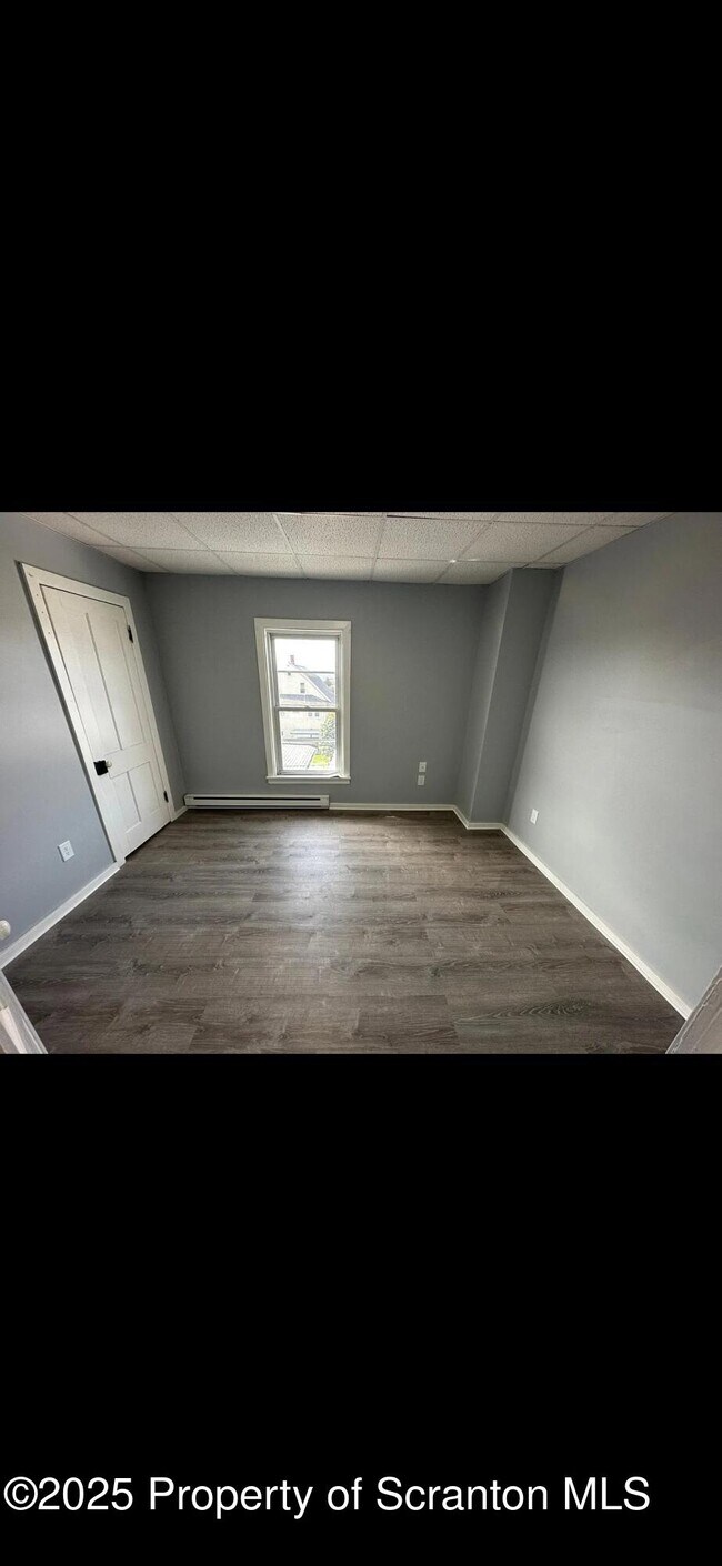 Building Photo - 618 Gibbons St