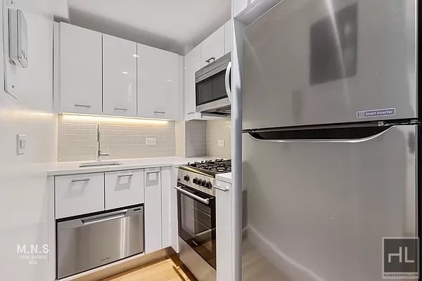 Building Photo - EAST 44 STREET