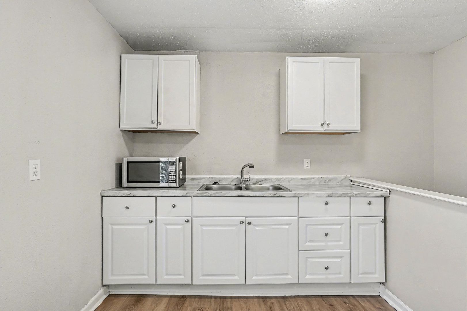 Building Photo - 3854 E 59th St