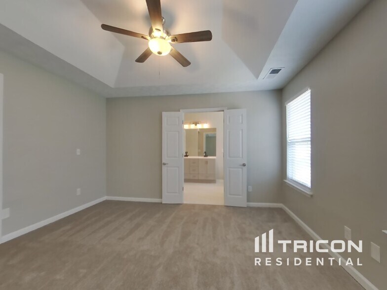 Building Photo - 1951 Hidden Valley Dr SW